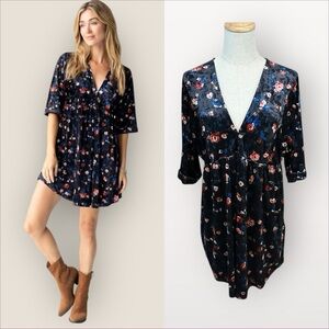 Natural Life Stella Velvet Dress Sz‎ S V Neck Black Red Floral Babydoll